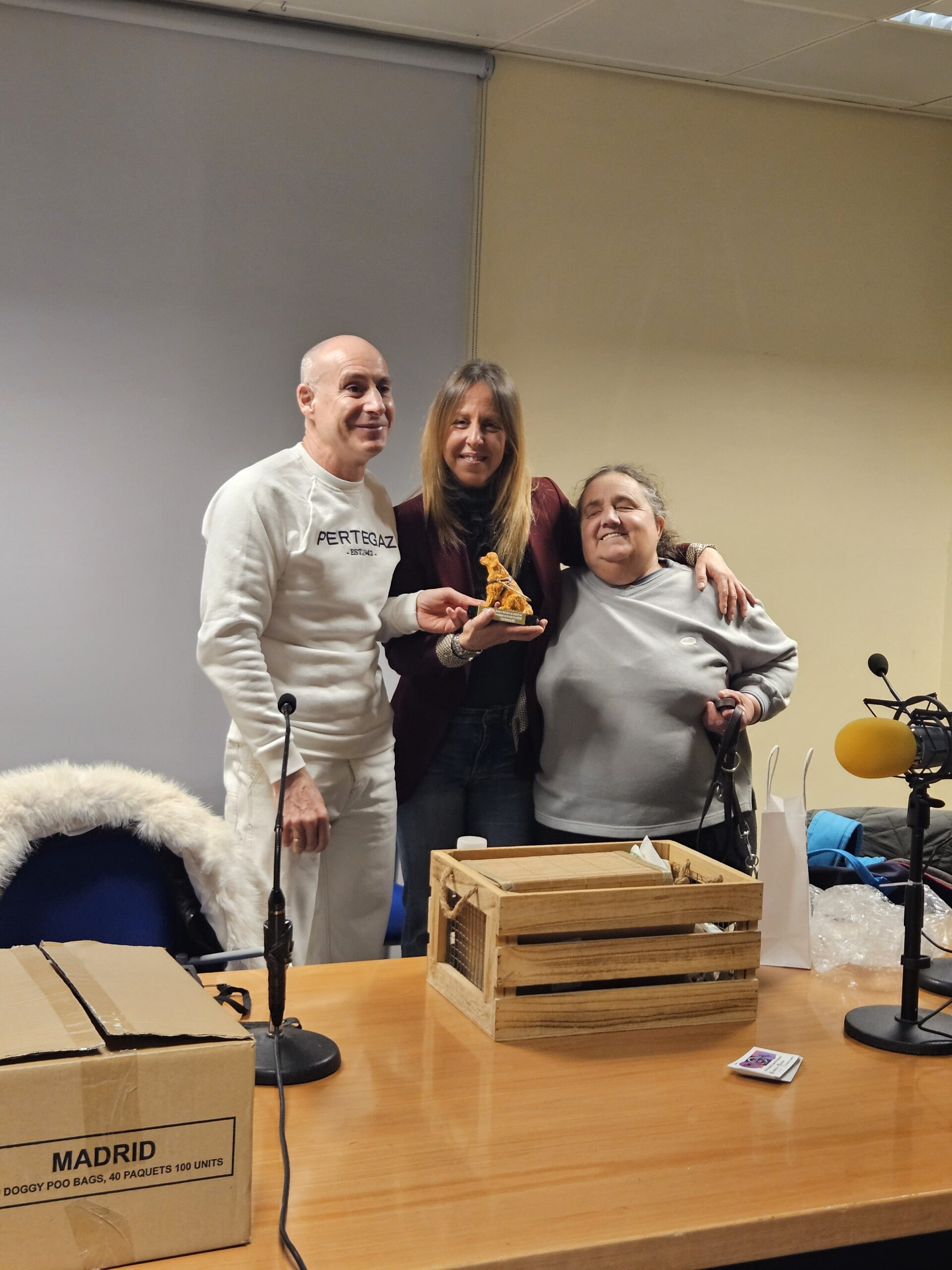 Asociacion de Usuarios y Amigos del Perro Guía junto a Nadia Otero